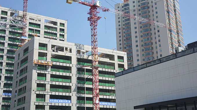 甘肅建投裝備制造有限公司是甘肅省建設投資（控股）集團有限公司直屬企業(yè)，成立于2010年10月，坐落于甘肅蘭州彭家坪國家級裝備制造工業(yè)園，占地155畝，是西北地區(qū)最早具有起重機械生產(chǎn)資質(zhì)的企業(yè)，年產(chǎn)各類型號起重機械500余臺。建司十年來，公司先后榮獲年度中國塔機行業(yè)十強企業(yè)、全國售后服務先進單位、全國建筑施工機械租賃50強企業(yè)等30余項榮譽稱號...